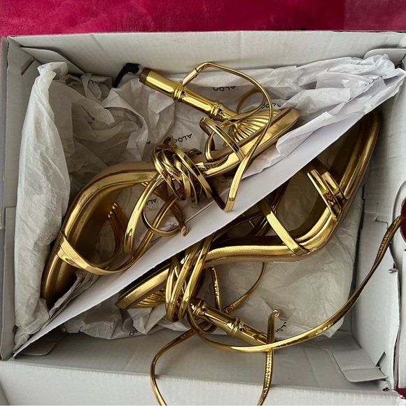 ALDO GOLD BAMBA HEELS - Picture 1 of 7